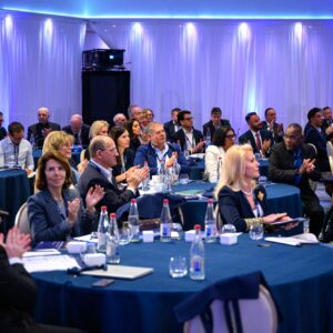 photo conférence Monaco summit 2026 Fairmont public attentif