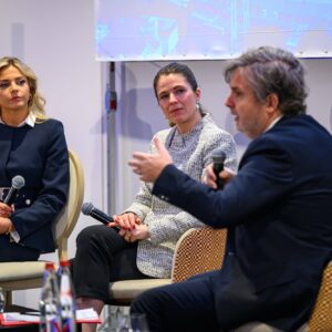 photo conférence Monaco summit 2026 Fairmont public attentif