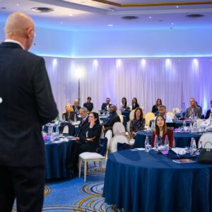 photo conférence Monaco summit 2026 Fairmont public attentif